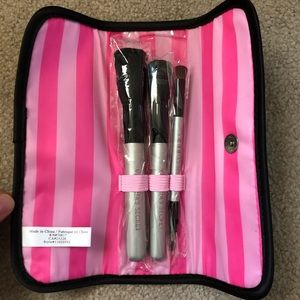 Victoria’s Secret brushes